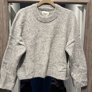 Abercrombie & Fitch Heather Gray Crew Neck Sweater